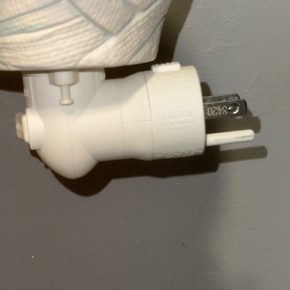 SCENTSY Retired Mini Wax Fragrance Warmer Under Wraps Mummy Night Light Plug In - Picture 8 of 15